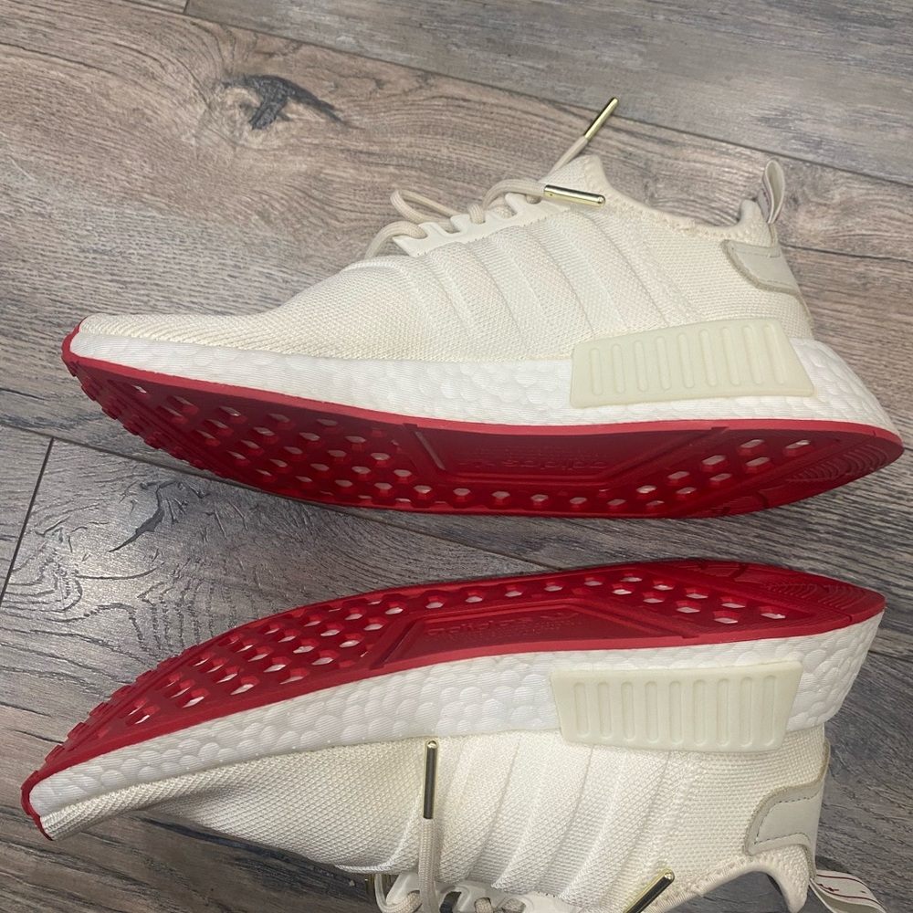 Adidas NMD R1 Valentine’s sneaker - Picture 11 of 14